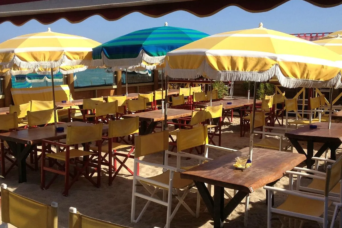 Plage Neptune, stop in Saint-Tropez, France — photo 8