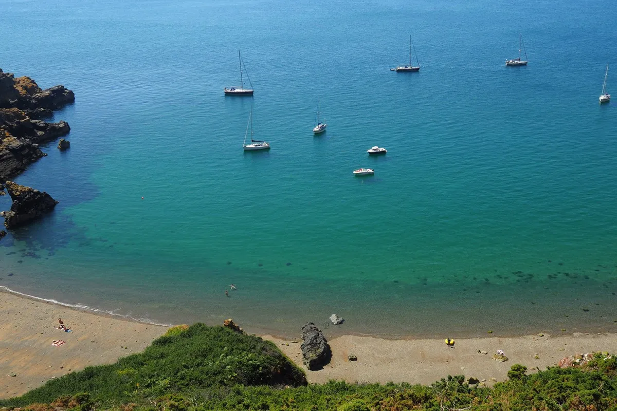 Dixcart Bay, anchorage in Vale, Guernsey — photo 3