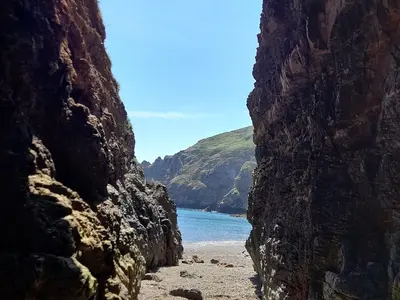 Dixcart Bay, anchorage in Vale, Guernsey — photo 4
