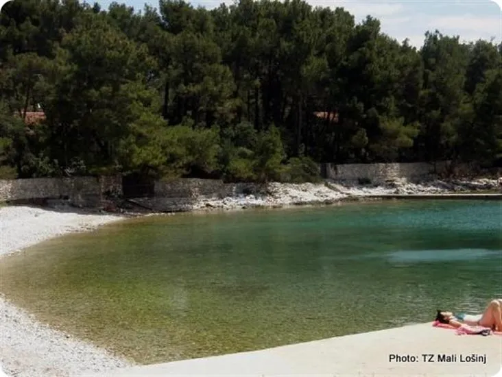 Uvala Artaturi, anchorage in Mali Lošinj, Croatia — photo 3