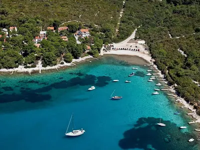 Uvala Artaturi, anchorage in Mali Lošinj, Croatia — photo 4