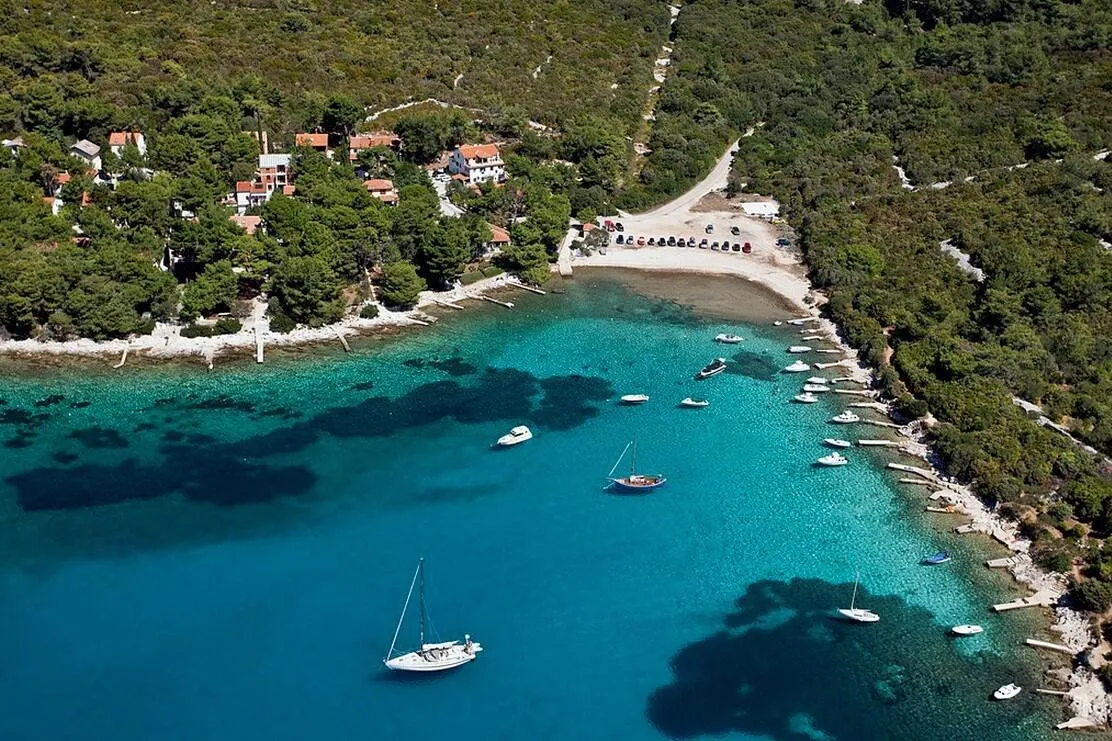 Uvala Artaturi, anchorage in Mali Lošinj, Croatia — photo 4