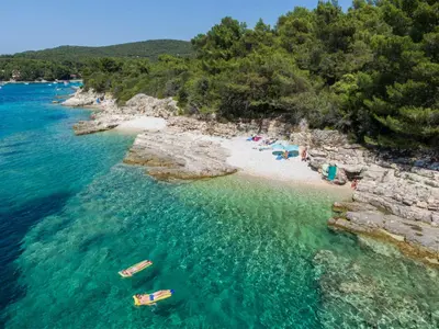 Uvala Artaturi, anchorage in Mali Lošinj, Croatia — photo 5