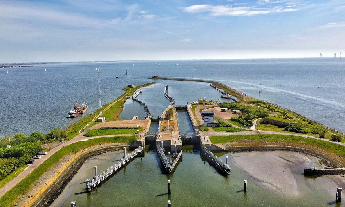 Lorentzsluizen, stop in Makkum, Netherlands — photo 3