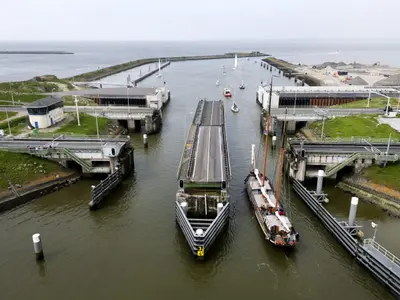 Lorentzsluizen, stop in Makkum, Netherlands — photo 4