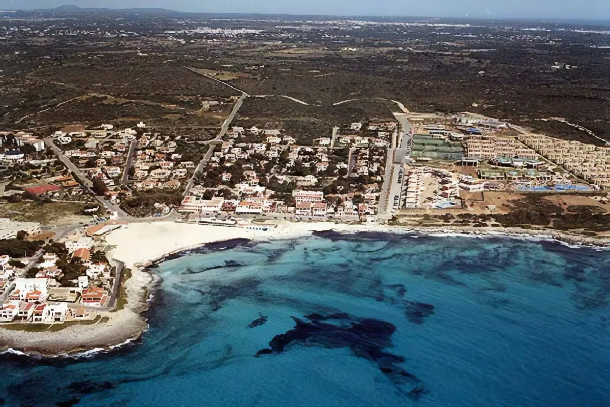Platja de Punta Prima, stop in Sant Lluís, Spain