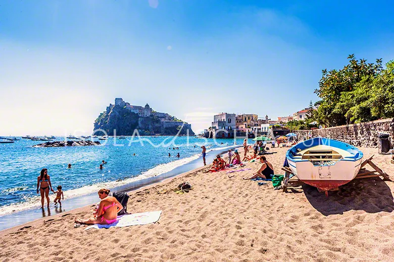Spiaggia del Muro Rotto, stop in Italy