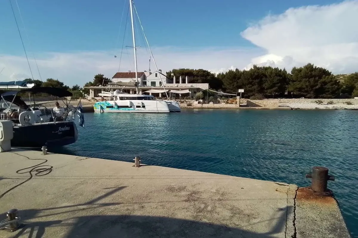 Uvala Žakan, anchorage in Croatia — photo 3