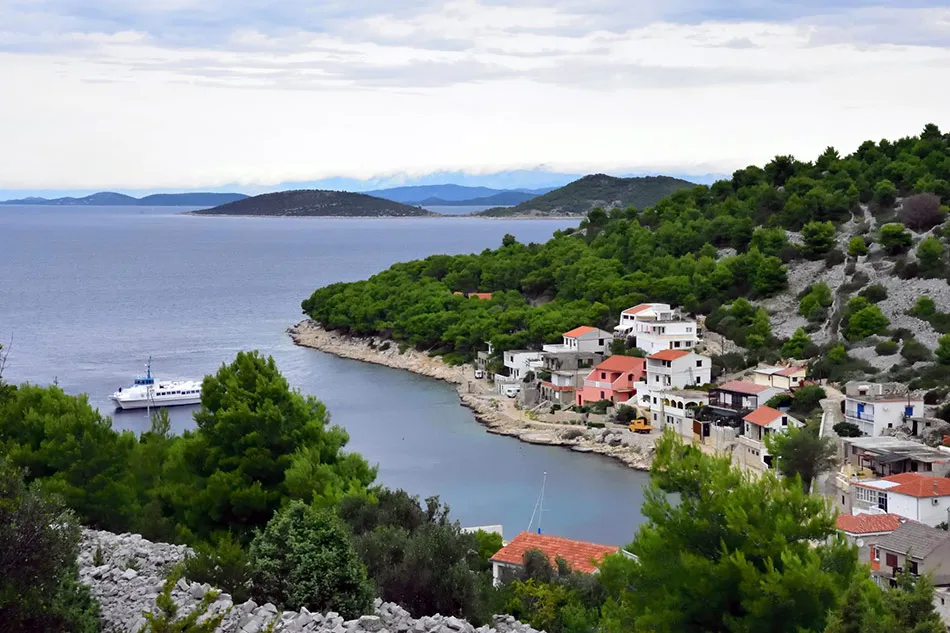 Uvala Potprisliga, anchorage in Grad Šibenik, Croatia — photo 4