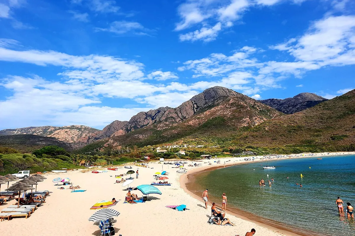 Plage d'Arone, stop in France
