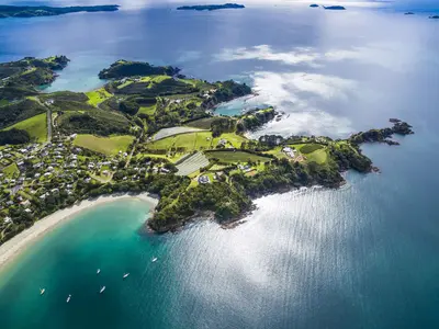 Oneroa Bay, anchorage in Waiheke, New Zealand — photo 3
