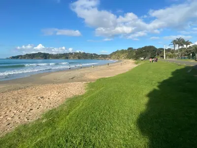 Oneroa Bay, anchorage in Waiheke, New Zealand — photo 4