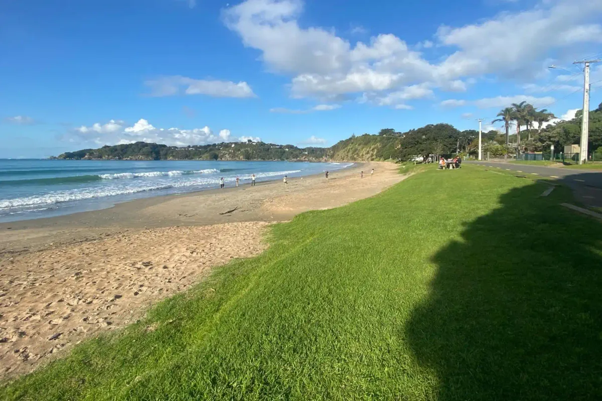 Oneroa Bay, anchorage in Waiheke, New Zealand — photo 4