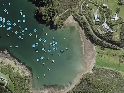 Oneroa Bay, anchorage in Waiheke, New Zealand — photo 2