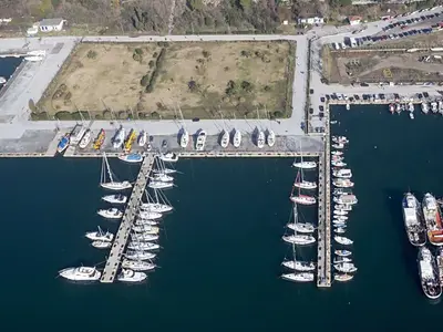 Yacht Club Thes/nikis
