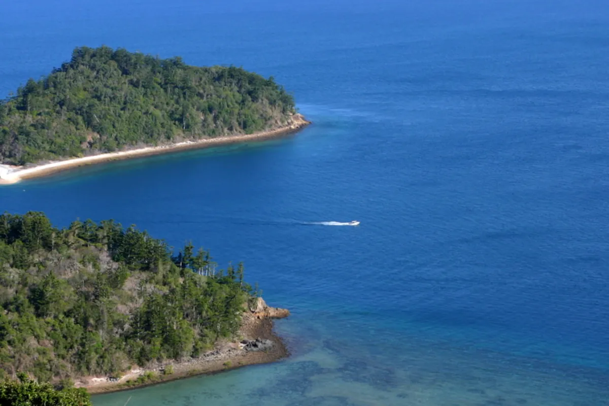 Bauer Bay Beach, stop in Australia — photo 2