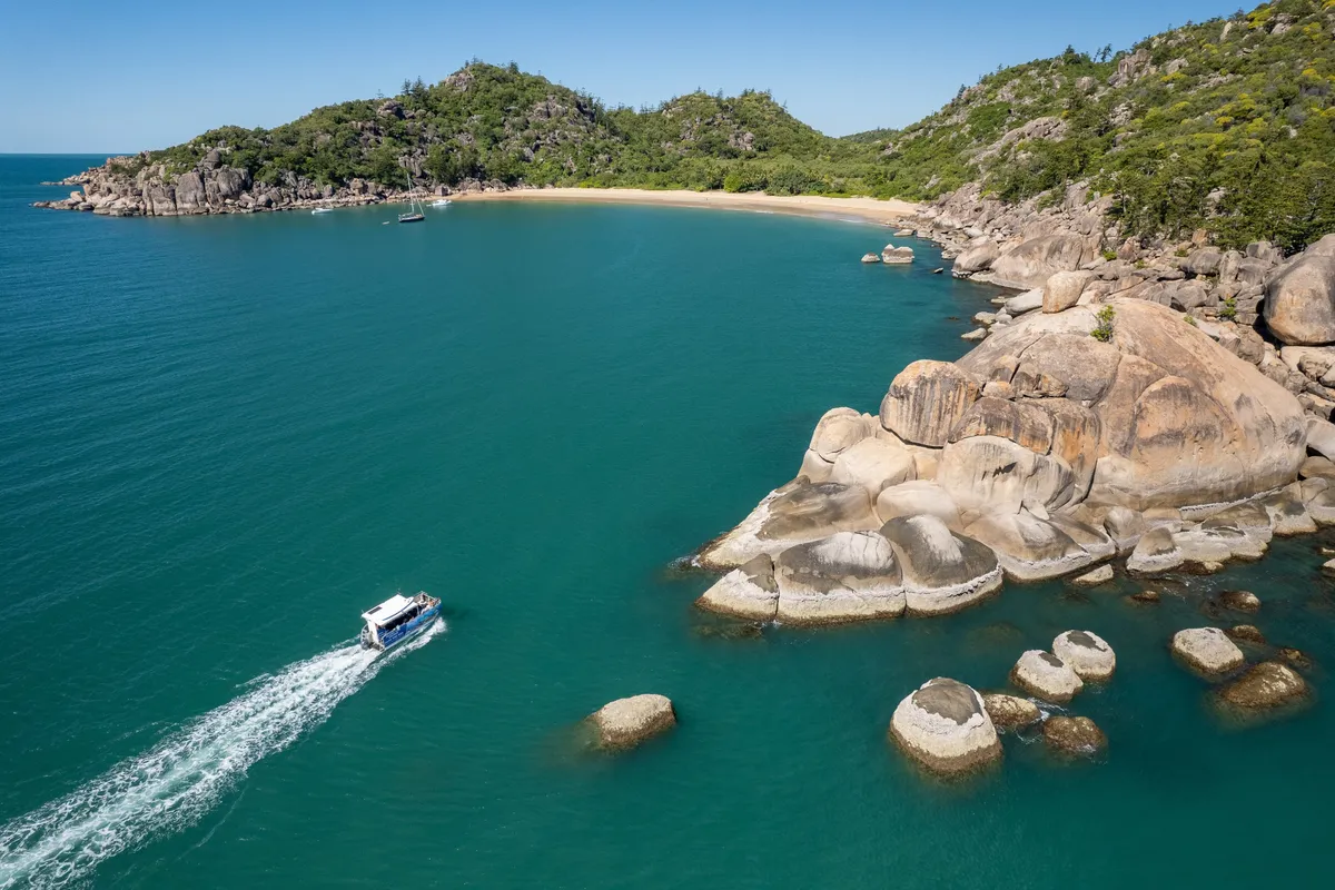 White Lady Bay, stop in Nelly Bay, Australia — photo 2