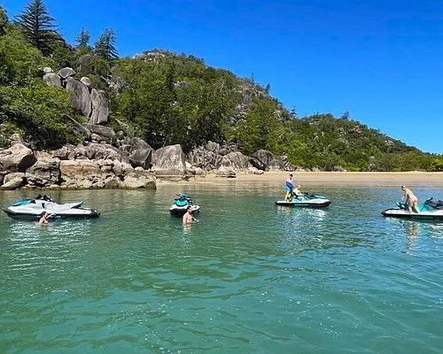 White Lady Bay, stop in Nelly Bay, Australia — photo 4