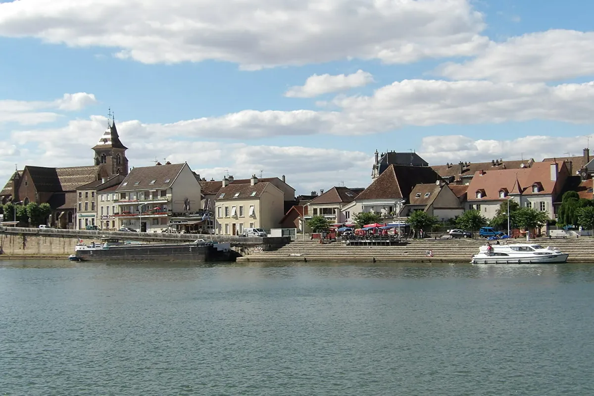 Halte Nautique de Saint-Jean de Losne, marina in Saint-Jean-de-Losne, France
