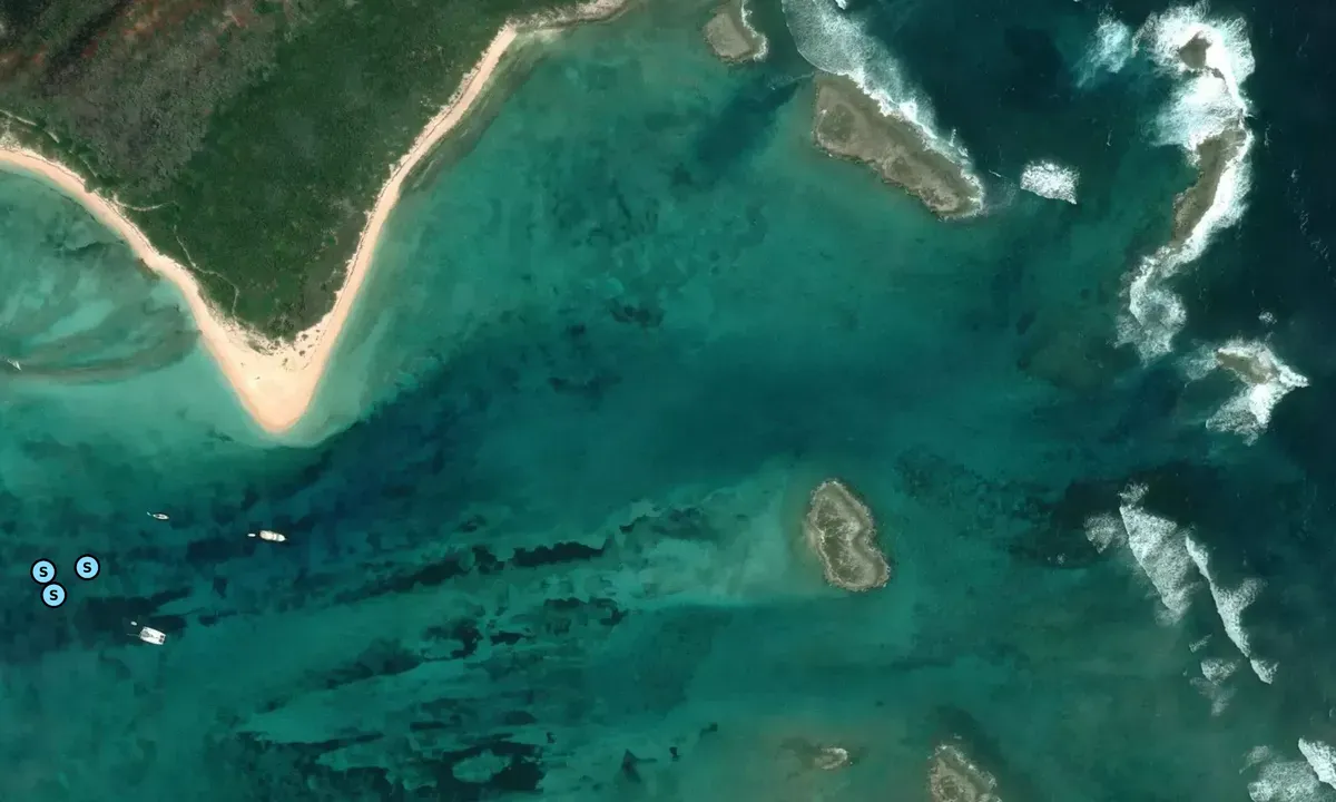 Clarence Town Harbour, anchorage in Long Island, Bahamas — photo 3