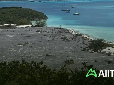 Hurricane Hole 2 Anchorage in Exuma, Bahamas — photo 2