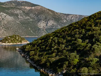 Kolpos Molou Bay