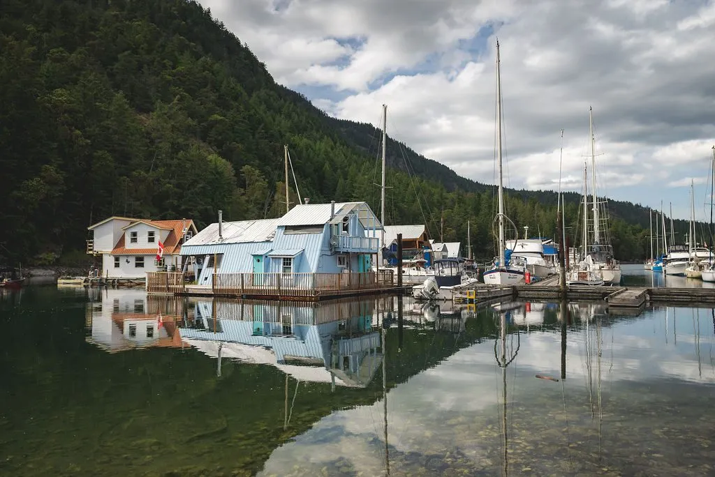 Genoa Bay, stop in Canada — photo 7
