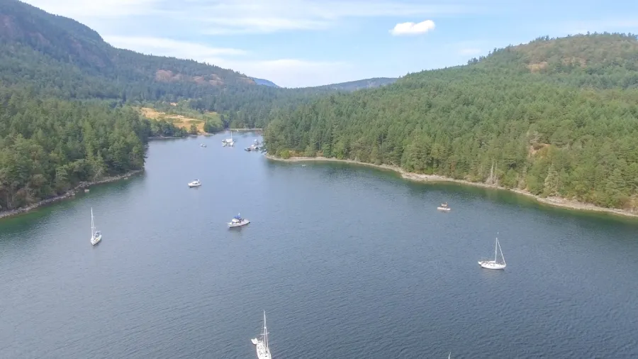 Genoa Bay, stop in Canada — photo 10