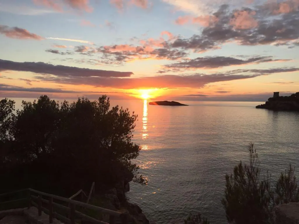 Punta della Signora, stop in Italy