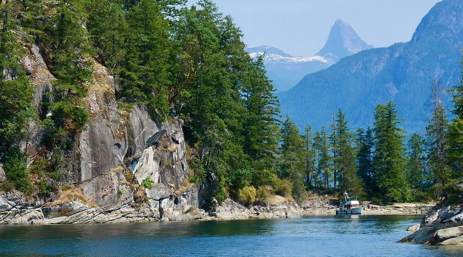 Walsh Cove, anchorage in Canada — photo 2