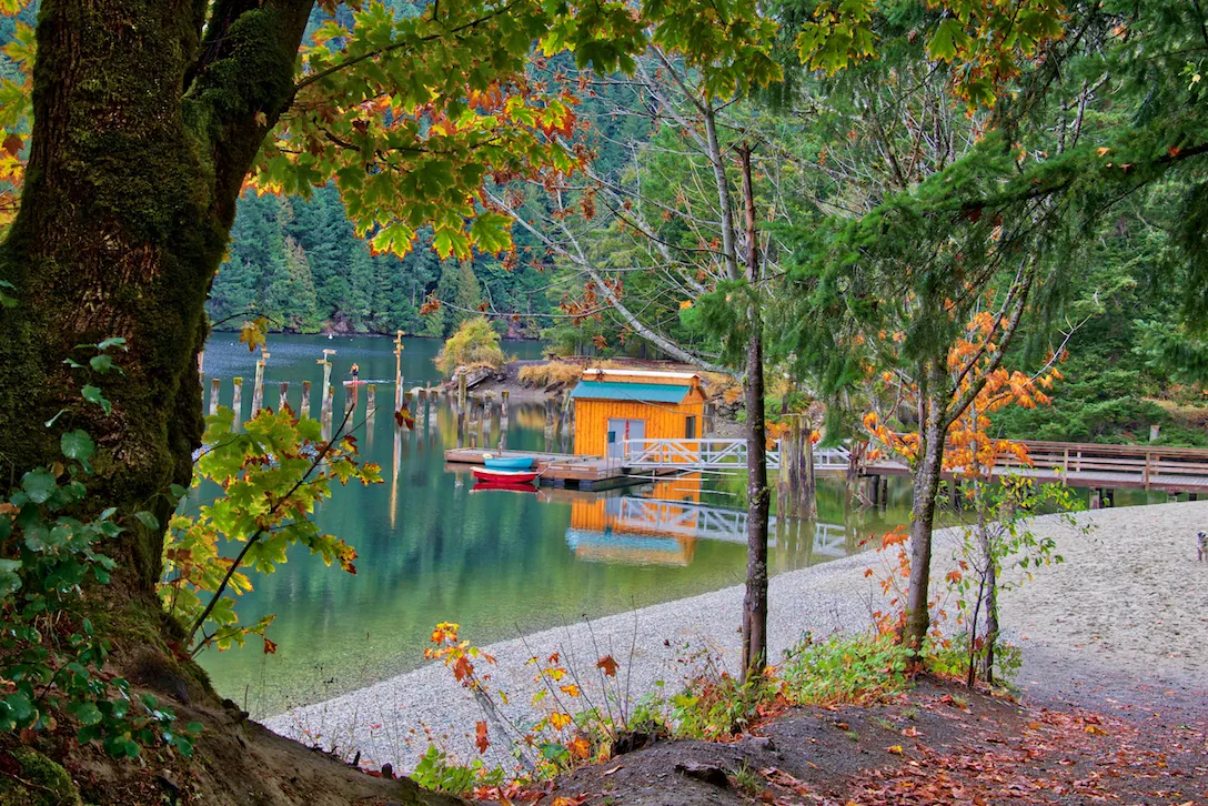 Tod Inlet, stop in Canada