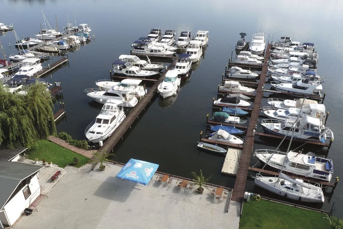 Hafen Unruh Marine, marina in Werder (Havel), Germany — photo 2