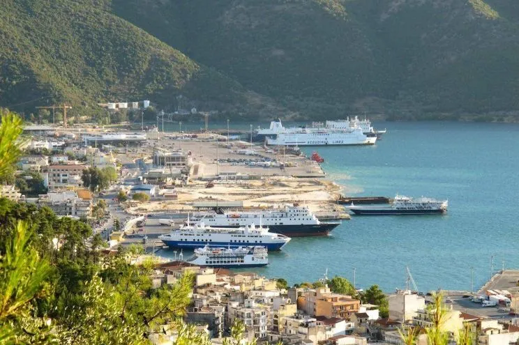 Limeniko Soma Marina in Πλατάνια, Greece