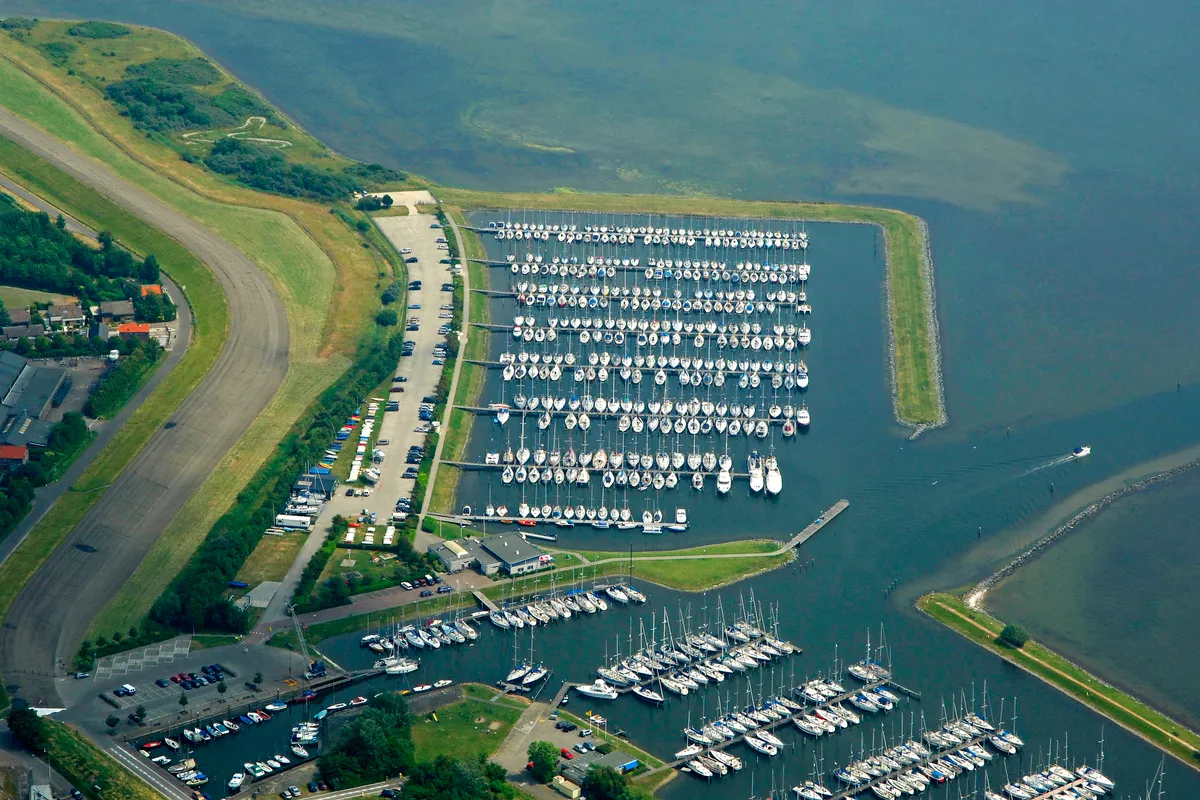Herkingen marina in Herkingen, Netherlands — photo 4