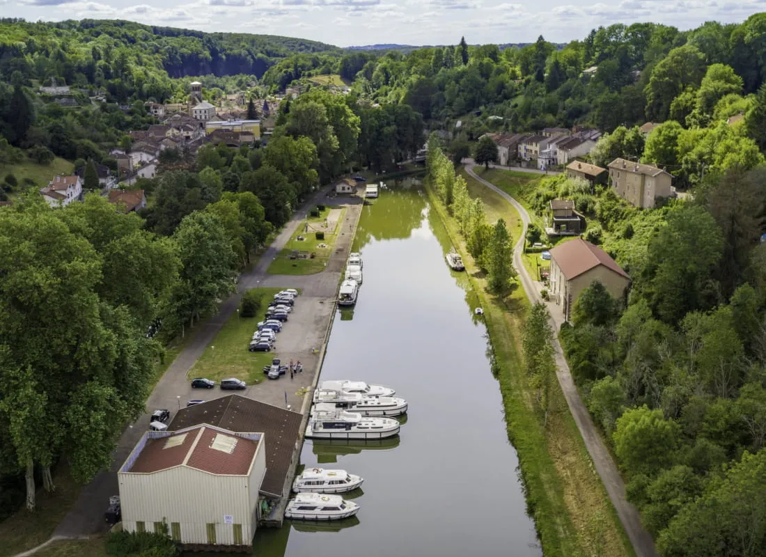 Port de Plaisance de Fontenoy le Château, marina in Fontenoy-le-Château, France — photo 2