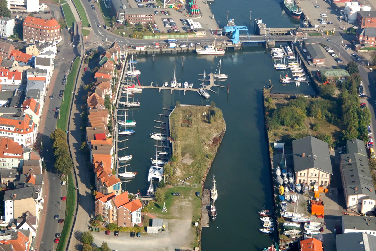 LCF - Hafenanlage Amerikahafen, marina in Cuxhaven, Germany — photo 2