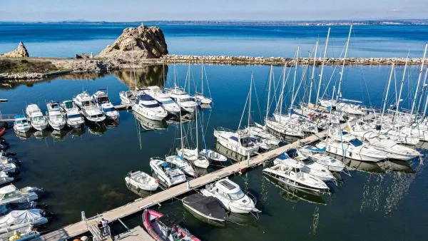 Port Napoléon, marina in Port-Saint-Louis-du-Rhône, France — photo 4