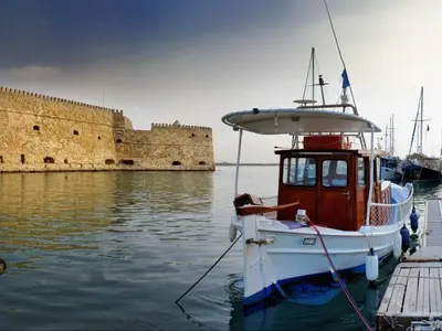 Venetian Harbour, marina in Heraklion Municipal Unit, Greece — photo 4