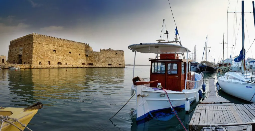 Venetian Harbour, marina in Heraklion Municipal Unit, Greece — photo 4