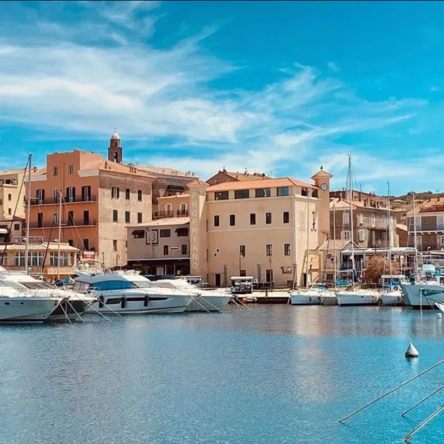Port de Gurgazu, marina in Bonifacio / Bunifaziu, France — photo 6