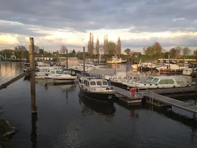 Tielse Watersportvereniging De Waal, marina in Tiel, Netherlands — photo 2