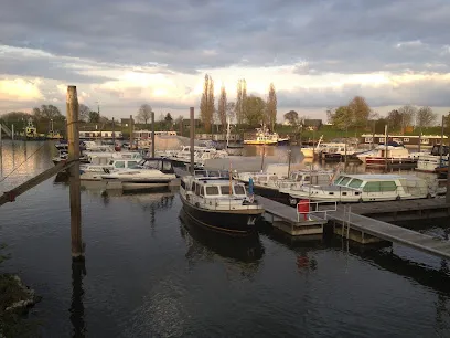 Tielse Watersportvereniging De Waal, marina in Tiel, Netherlands — photo 2
