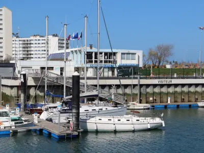 Port de Plaisance de Calais, marina in Calais, France — photo 4