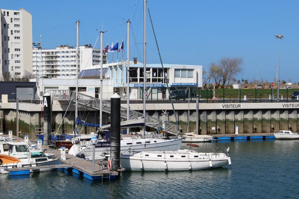 Port de Plaisance de Calais, marina in Calais, France — photo 4
