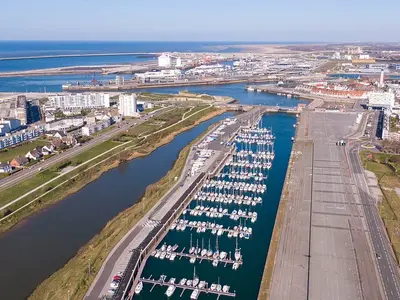 Port de Plaisance de Calais, marina in Calais, France — photo 3
