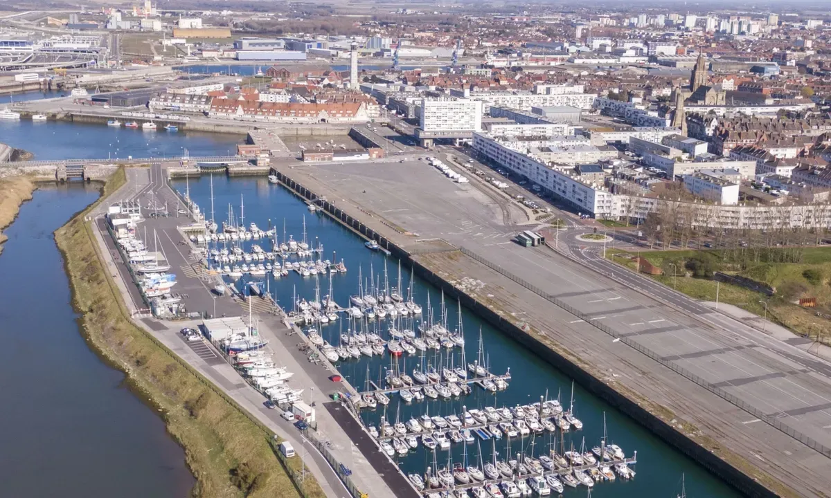 Port de Plaisance de Calais, marina in Calais, France — photo 7