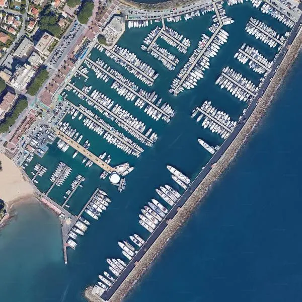 Port du Pilon, marina in Saint-Tropez, France — photo 2