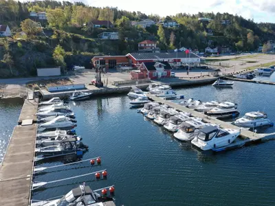 Henåns gästhamn, marina in Henån, Sweden — photo 4
