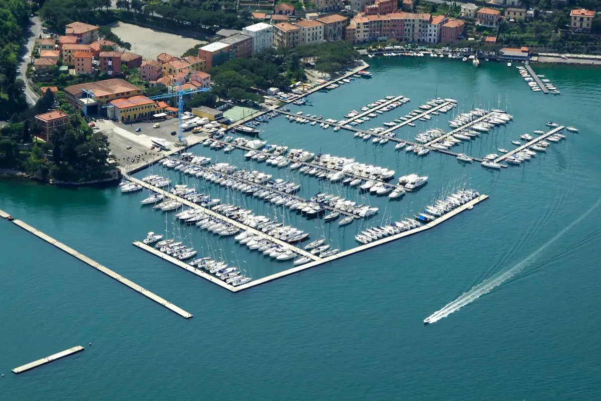 Fezzano Marina in Fezzano, Italy — photo 3