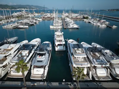 Yachting Club Magazzini, marina in Portoferraio, Italy — photo 3